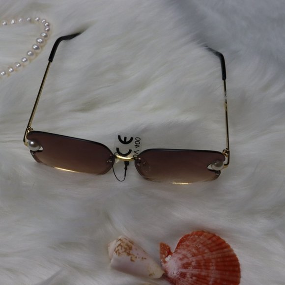 Women's Square Faux Pearls Sunglasses - Picture 8 of 11